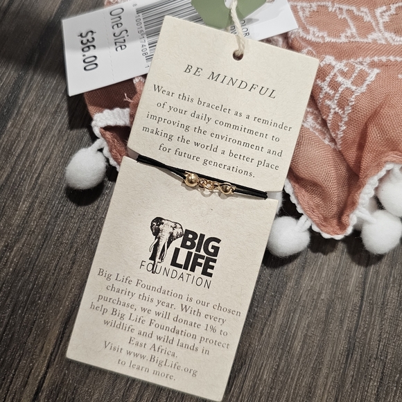 NWT Green Label Scarf with bracelet- Made with recycled materials 🌿 - Picture 5 of 9